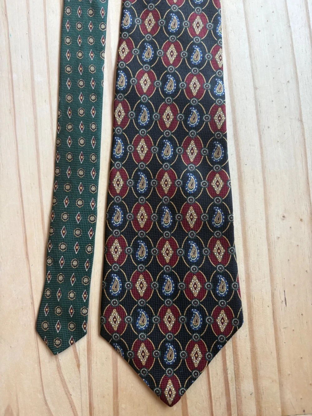 Vintage Tommy Hilfiger Silk Tie Medallion Paisley Crest Navy Red Green